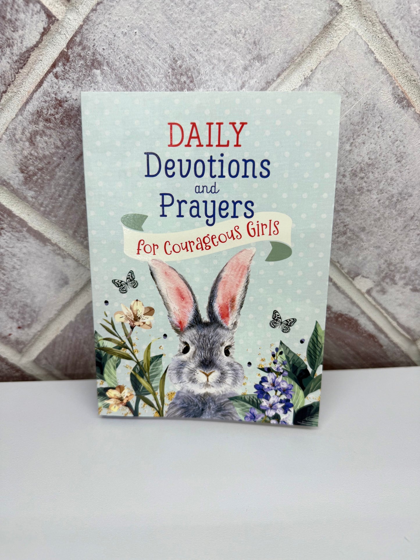 Daily Devotions and Prayers for Courageous Girls