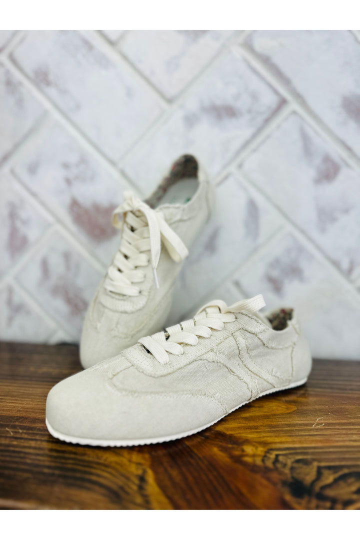 Winnie Off White Canvas Sneaker