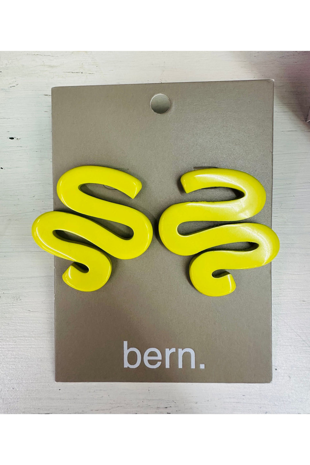 Wavy Stud Earrings~Lime