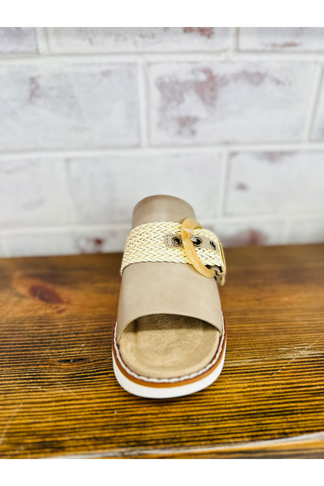 Expand-4 Nude Sandal