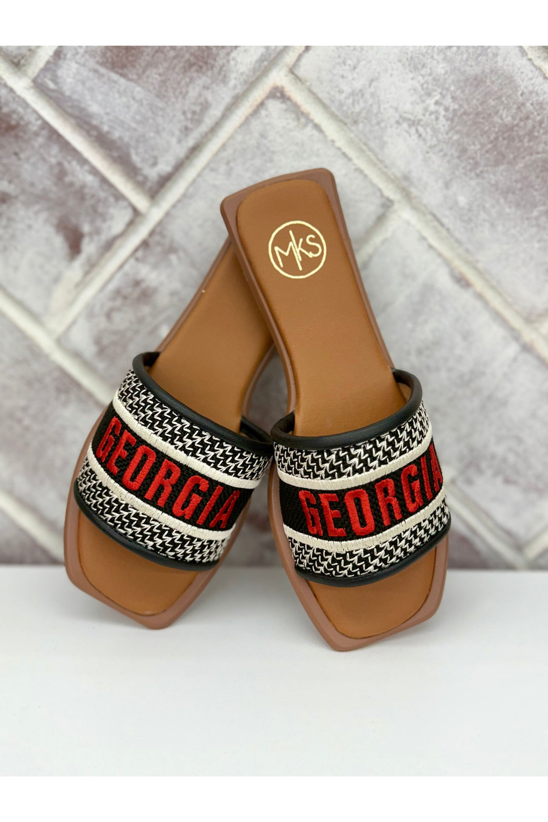bold red “GEORGIA” embroidery sandals 
with houndstooth detail