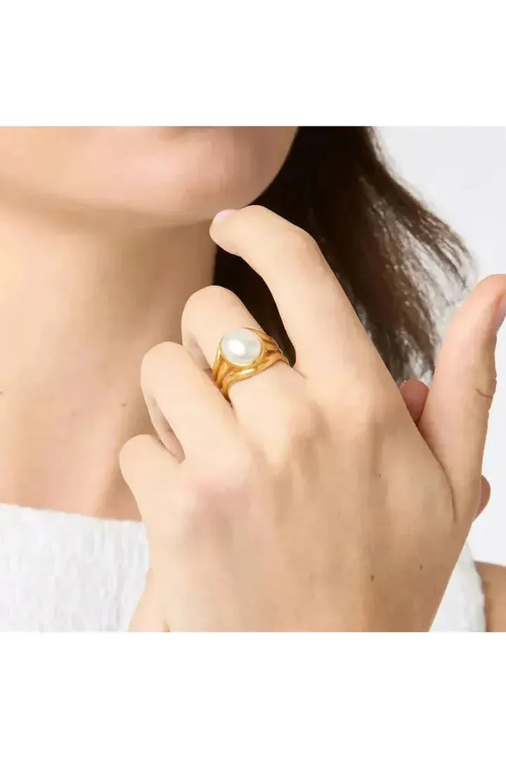 Julie Vos ~ wave stone ring ~ pearl