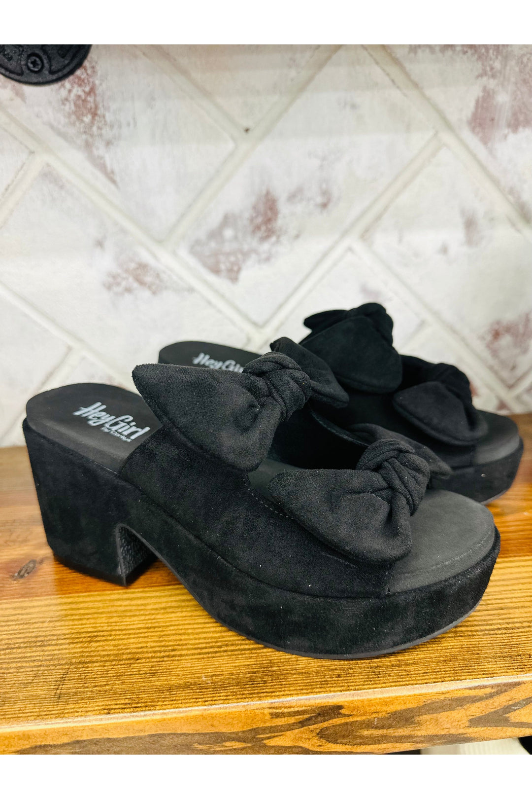 Black suede heel with bow 