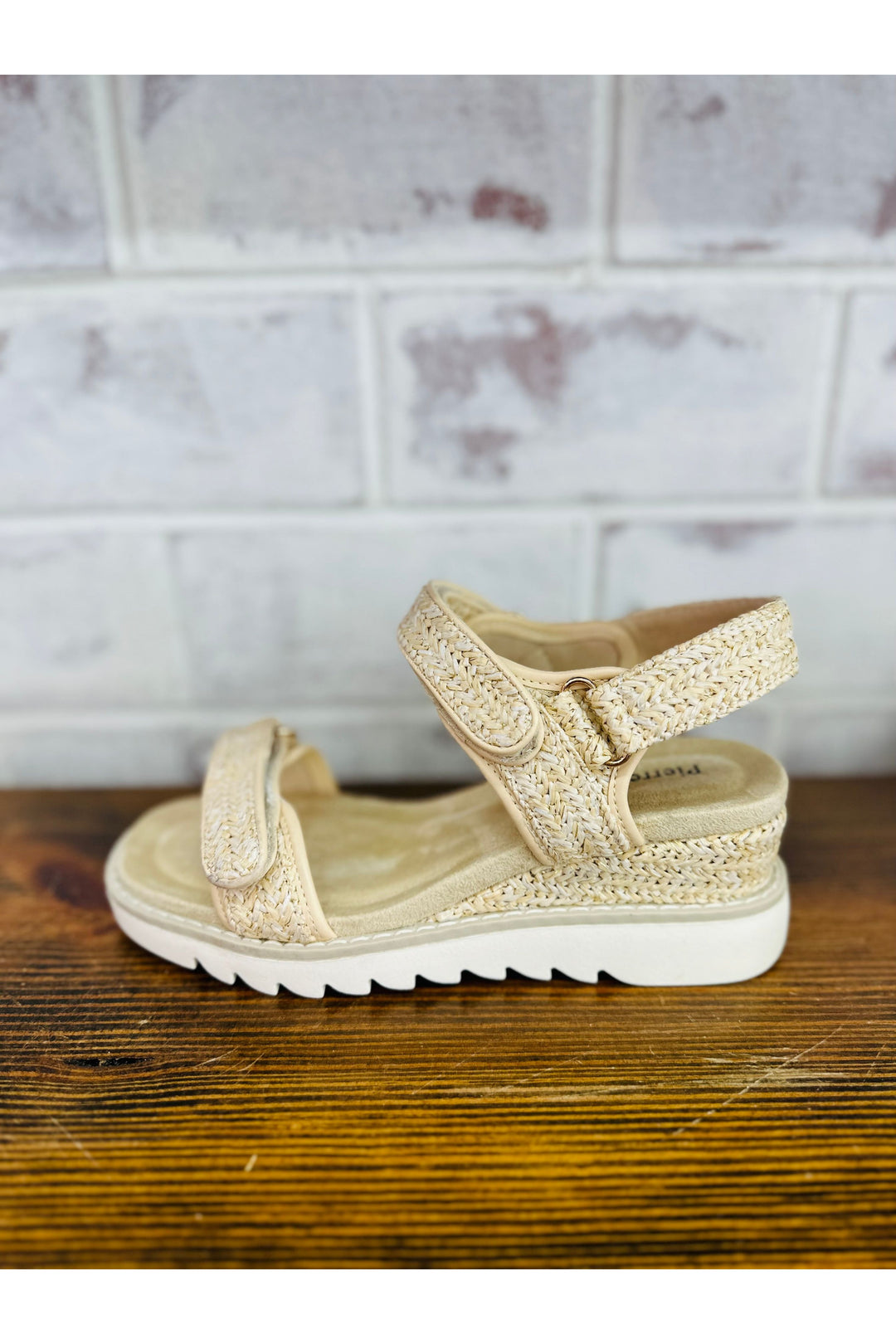 Expand-3 Gold Sandal