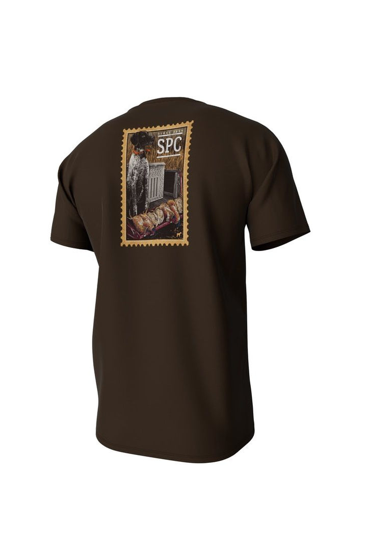 Brown tee with dog and birds on back of a tailgate