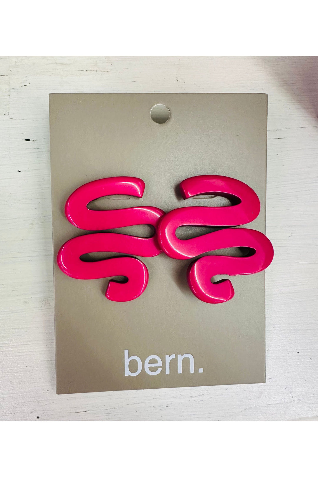 Wavy Stud Earrings~Pink