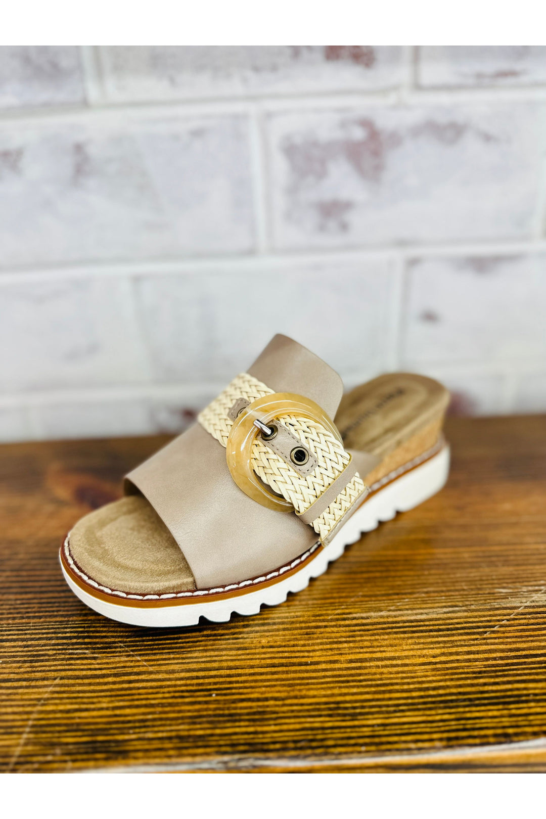 Expand-4 Nude Sandal