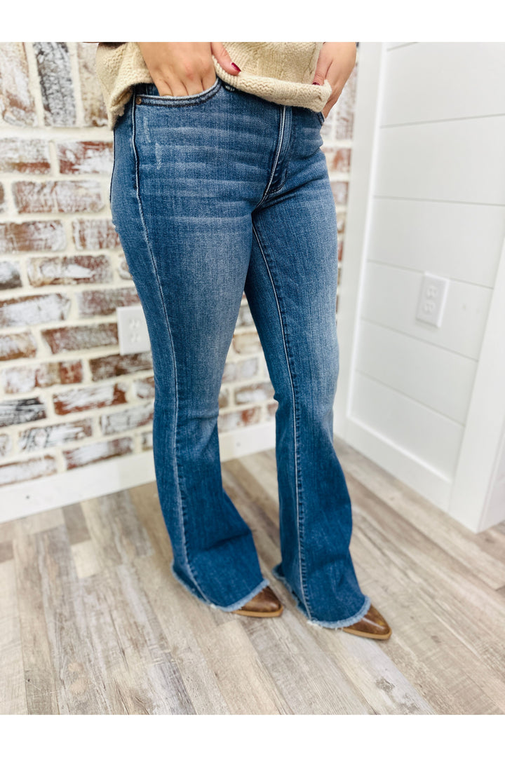 Judy Blue| Mid Rise Vintage Wash Flare