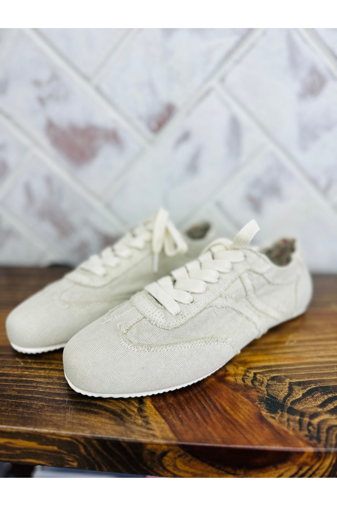 Winnie Off White Canvas Sneaker
