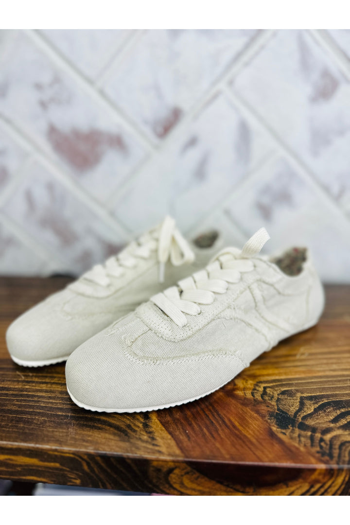 Winnie Off White Canvas Sneaker