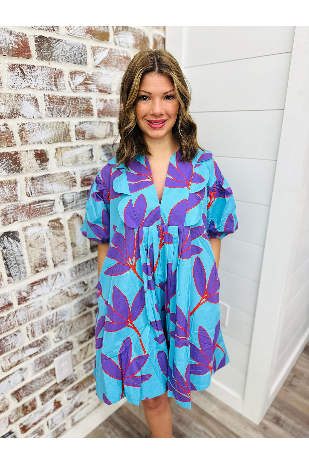 KARLIE Abstract Leaf Scallop Vneck Dress