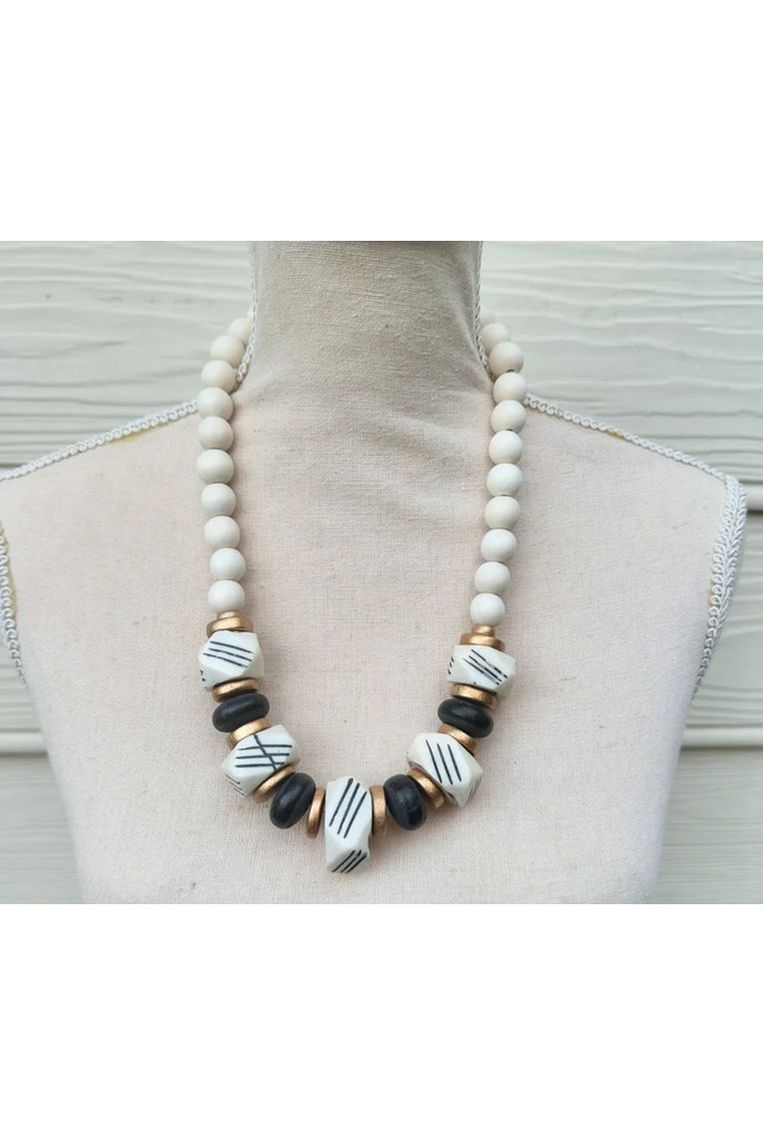 Nadia Necklace Black and white hexagon bone beads with white wood beads and a clasp.

Approximately 19”