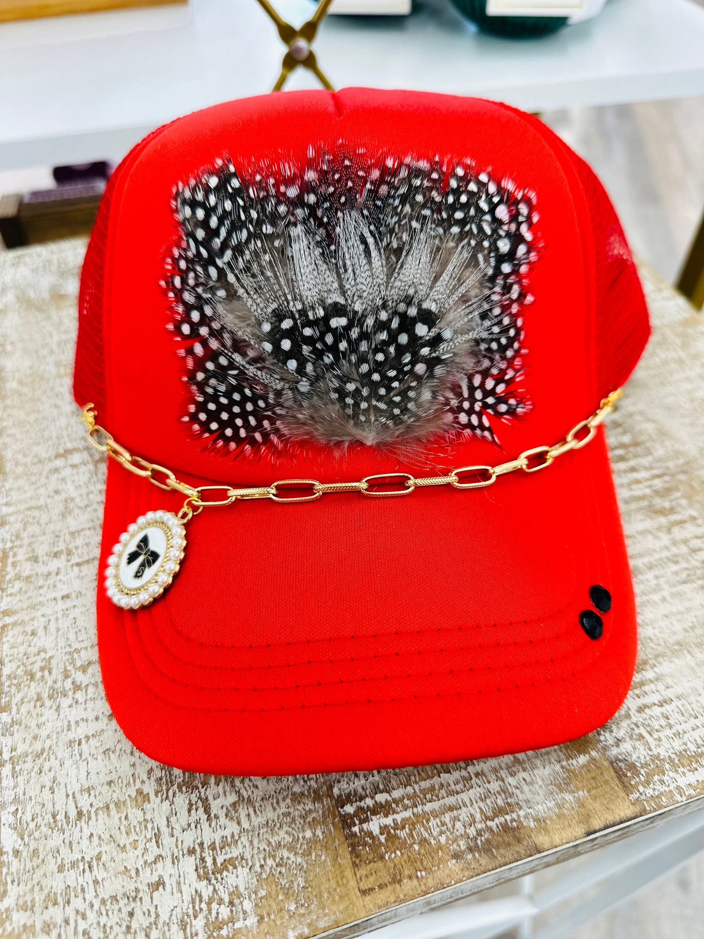 Red Spotted Feather Bow Chain Hat