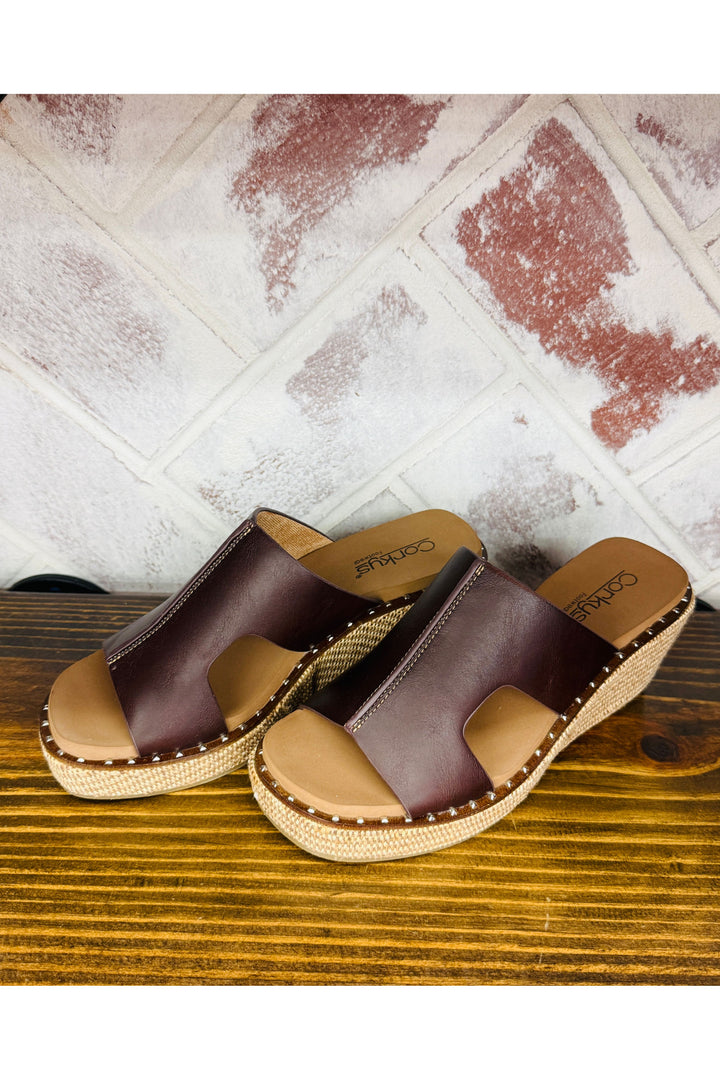 Corkys | Kiss N Tell Wedges - Walnut