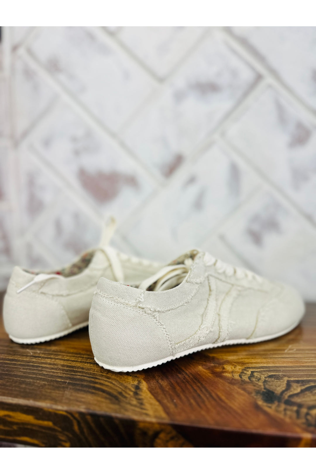 Winnie Off White Canvas Sneaker