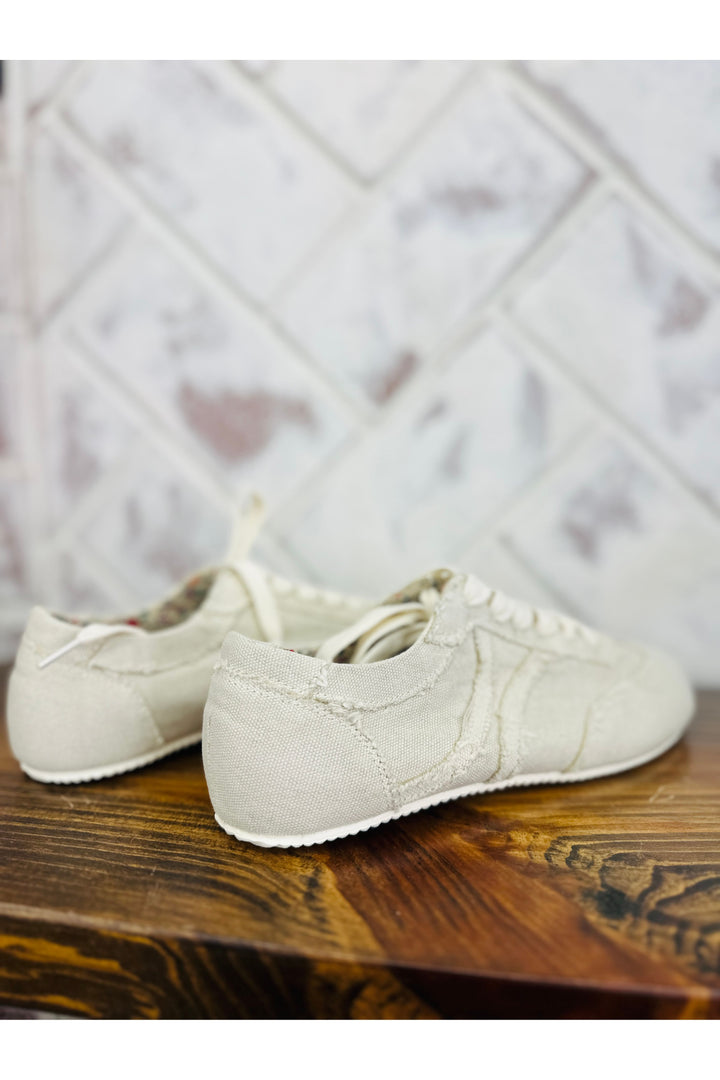 Winnie Off White Canvas Sneaker