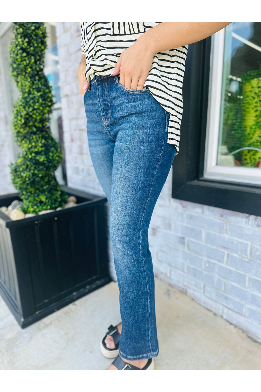 Mid Rise Ankle Straight Jeans