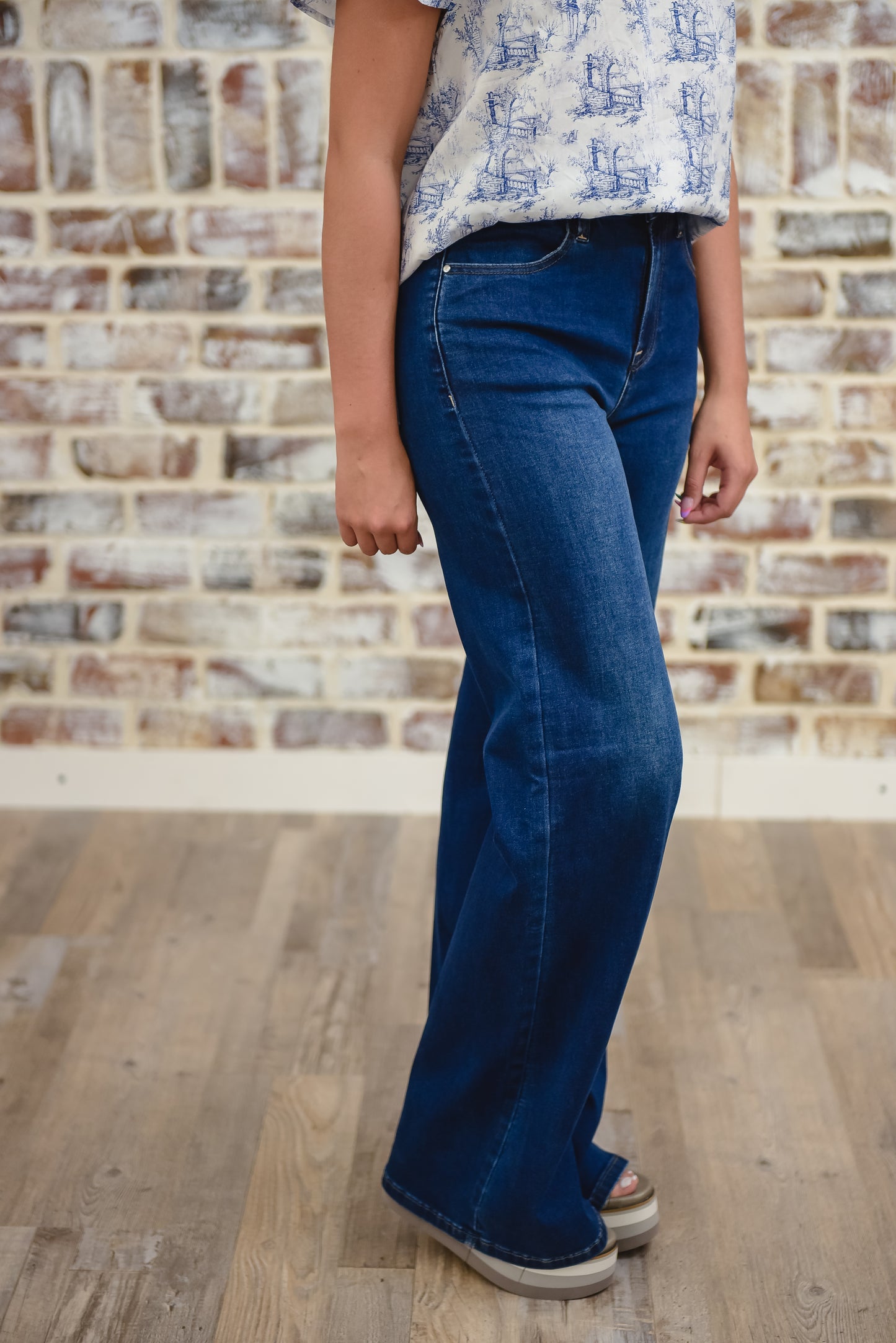 Mid Rise Wide Leg Jean