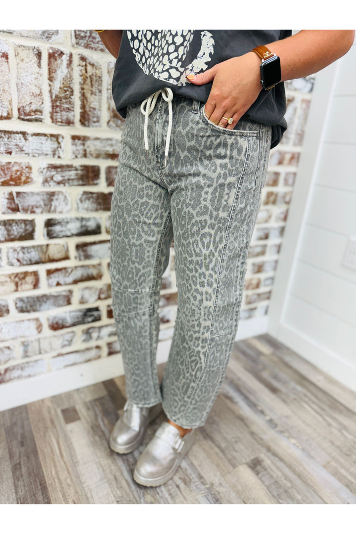 Vervet| High Rise Leopard Barrel Jean