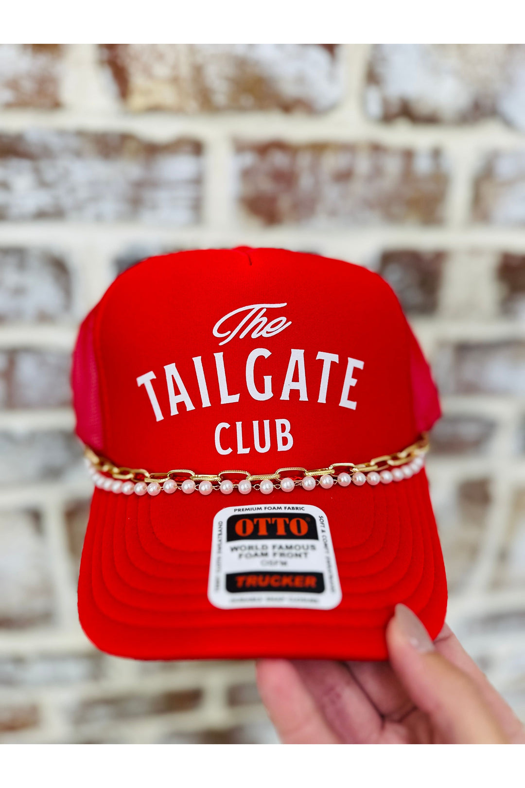 Red hat with pearl chain. The tailgate club 