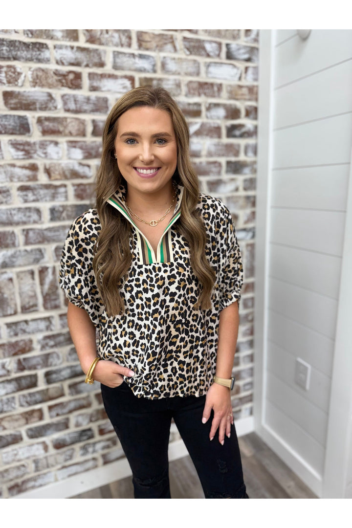 short sleeve leopard print top with v-neck striped green/cream and brown collar